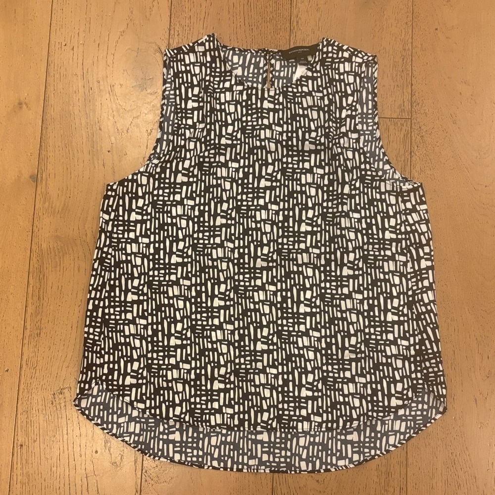 Banana Republic Black and White Patterned Blouse